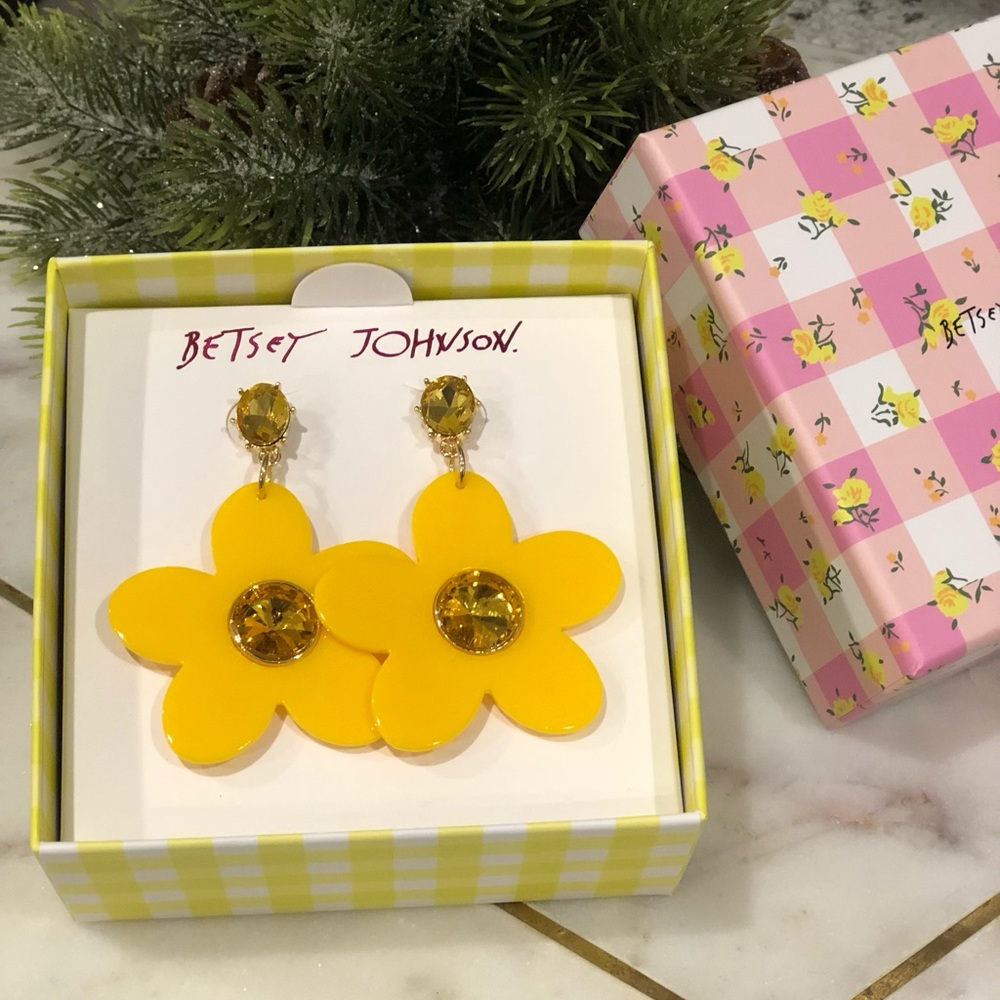 ✨NWT✨ Betsey Johnson Yellow Flower Resin Drop Earrings